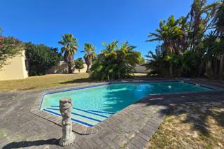 4 Bedroom Property for Sale in Bloubergrant Western Cape